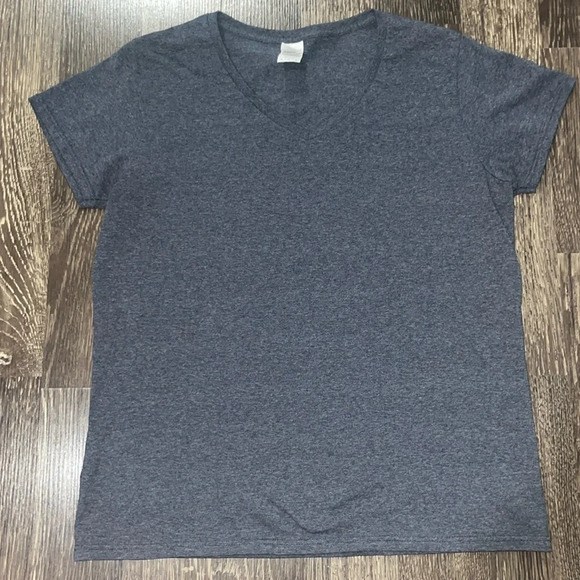 Woman’s Gildan gray v-neck size large - Picture 1 of 6